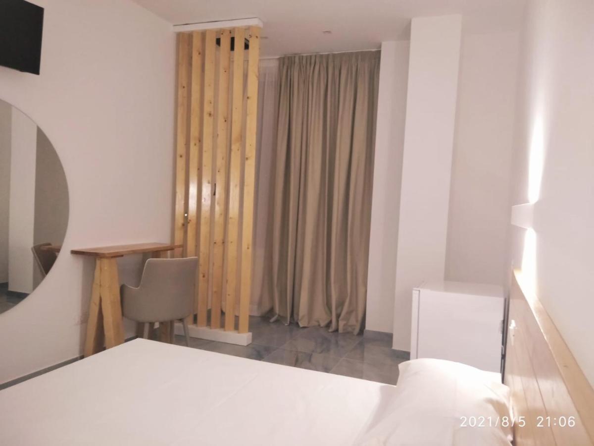 Jonium Hotel - Amazing Sea View And Swimming Pool Pulsano Buitenkant foto