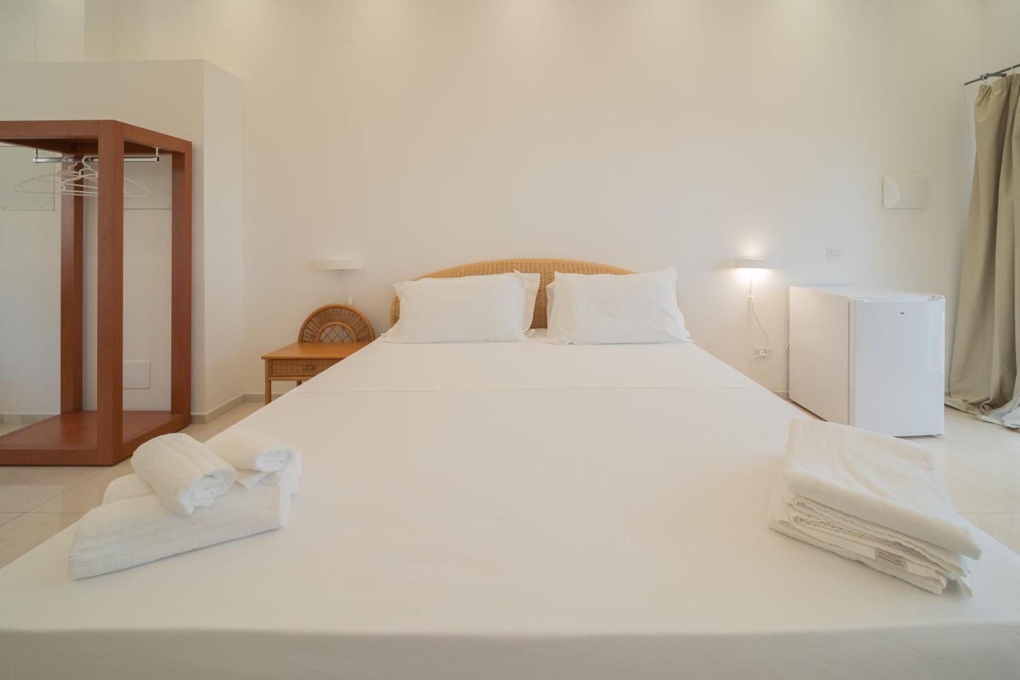 Jonium Hotel - Amazing Sea View And Swimming Pool Pulsano Buitenkant foto