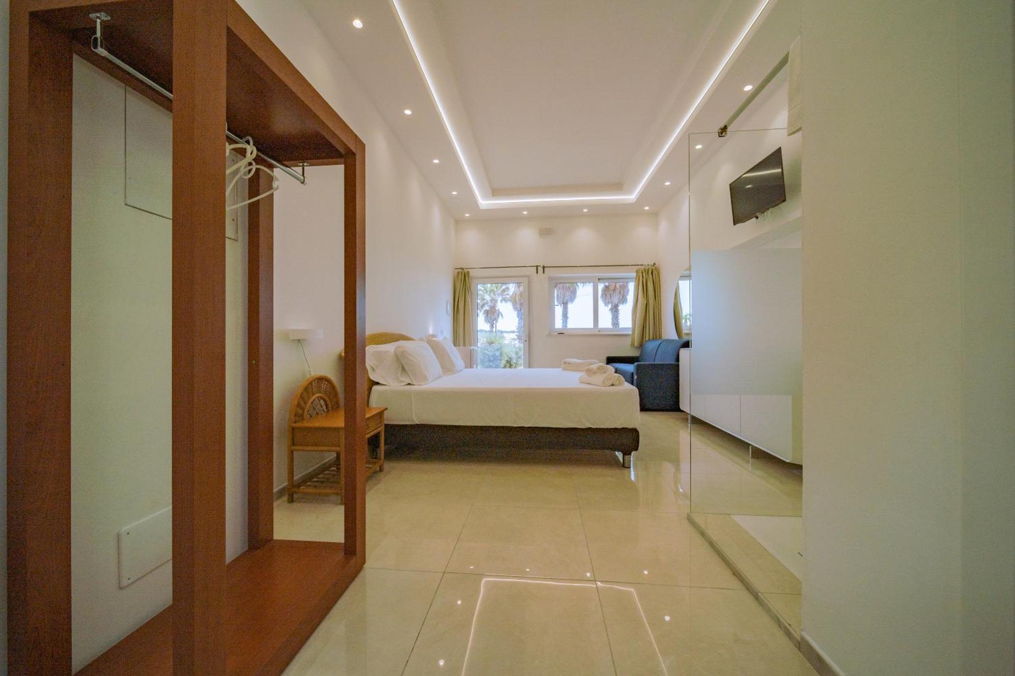 Jonium Hotel - Amazing Sea View And Swimming Pool Pulsano Buitenkant foto