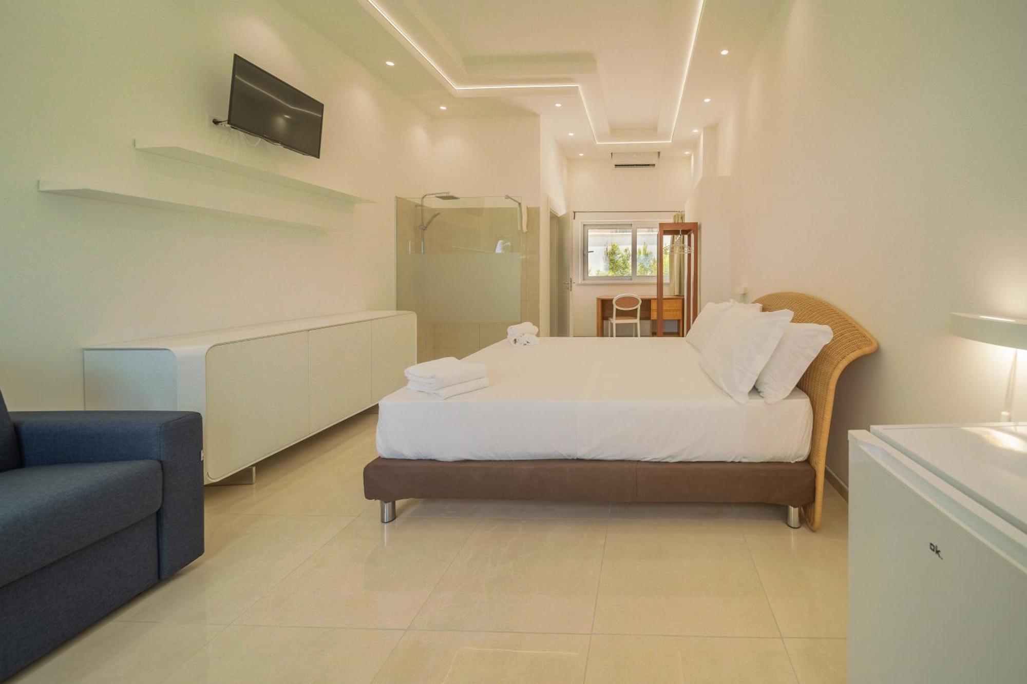 Jonium Hotel - Amazing Sea View And Swimming Pool Pulsano Buitenkant foto