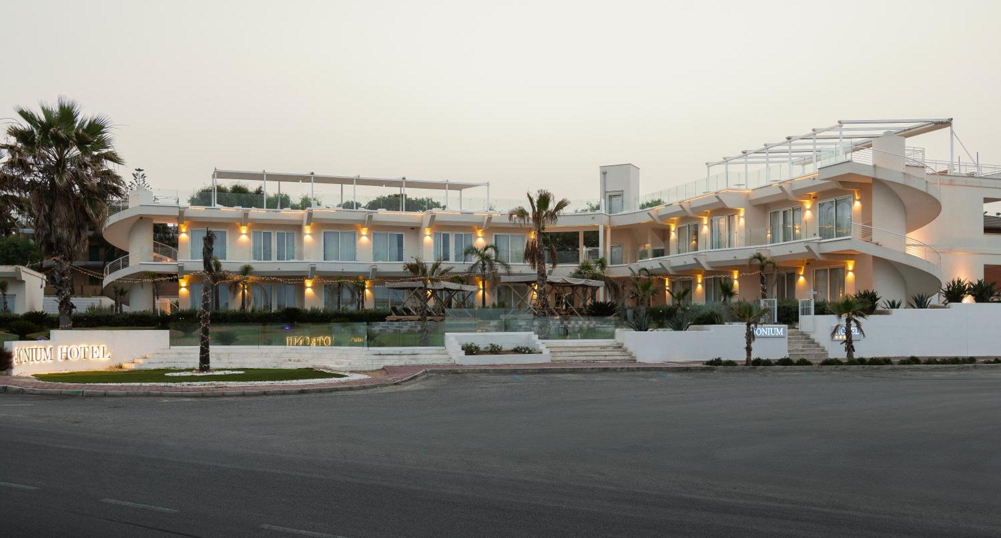 Jonium Hotel - Amazing Sea View And Swimming Pool Pulsano Buitenkant foto